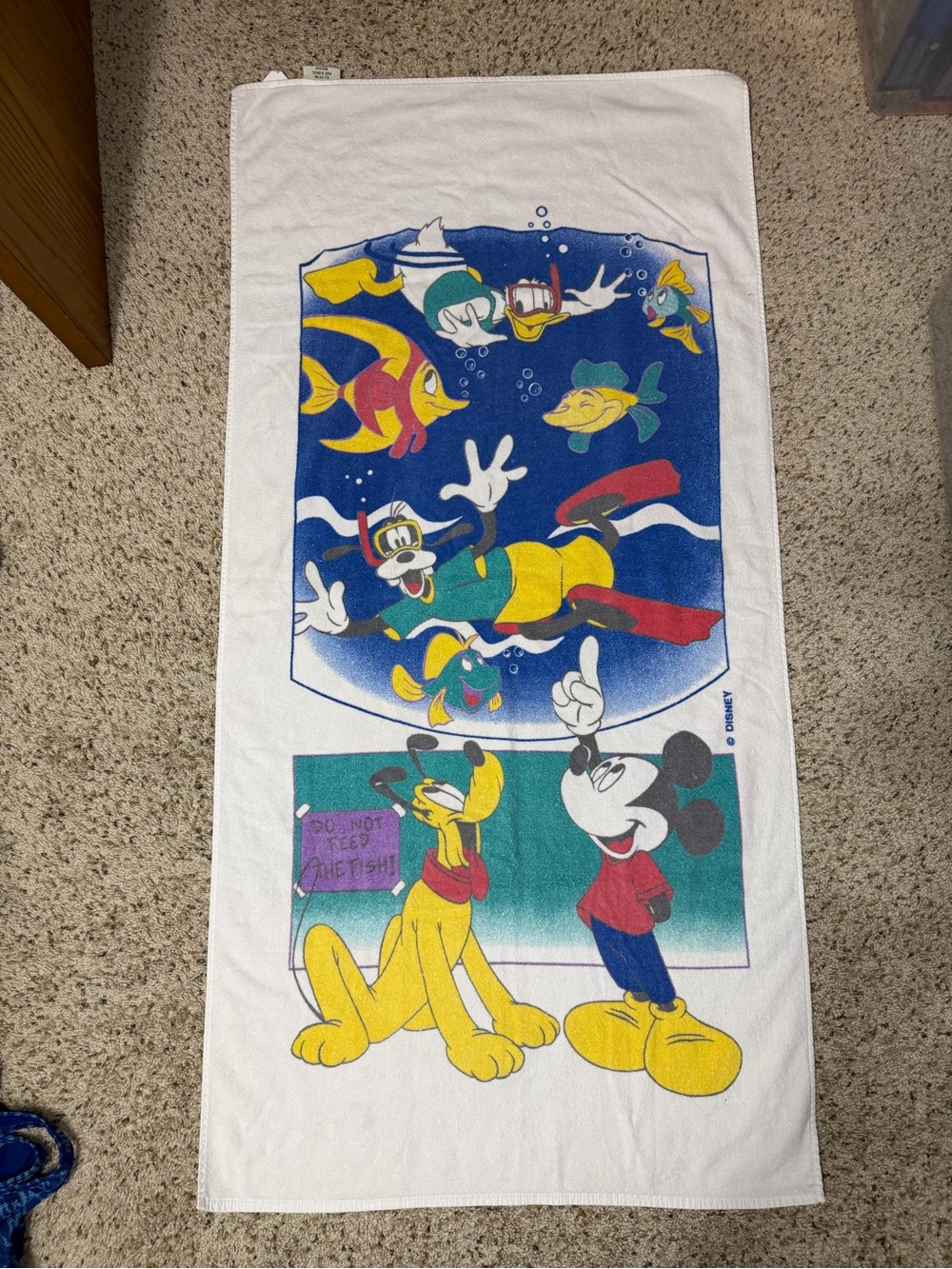 Vintage 90s Disney Mickey Donald Duck Goofy Pluto Aquarium Beach Bath Towel